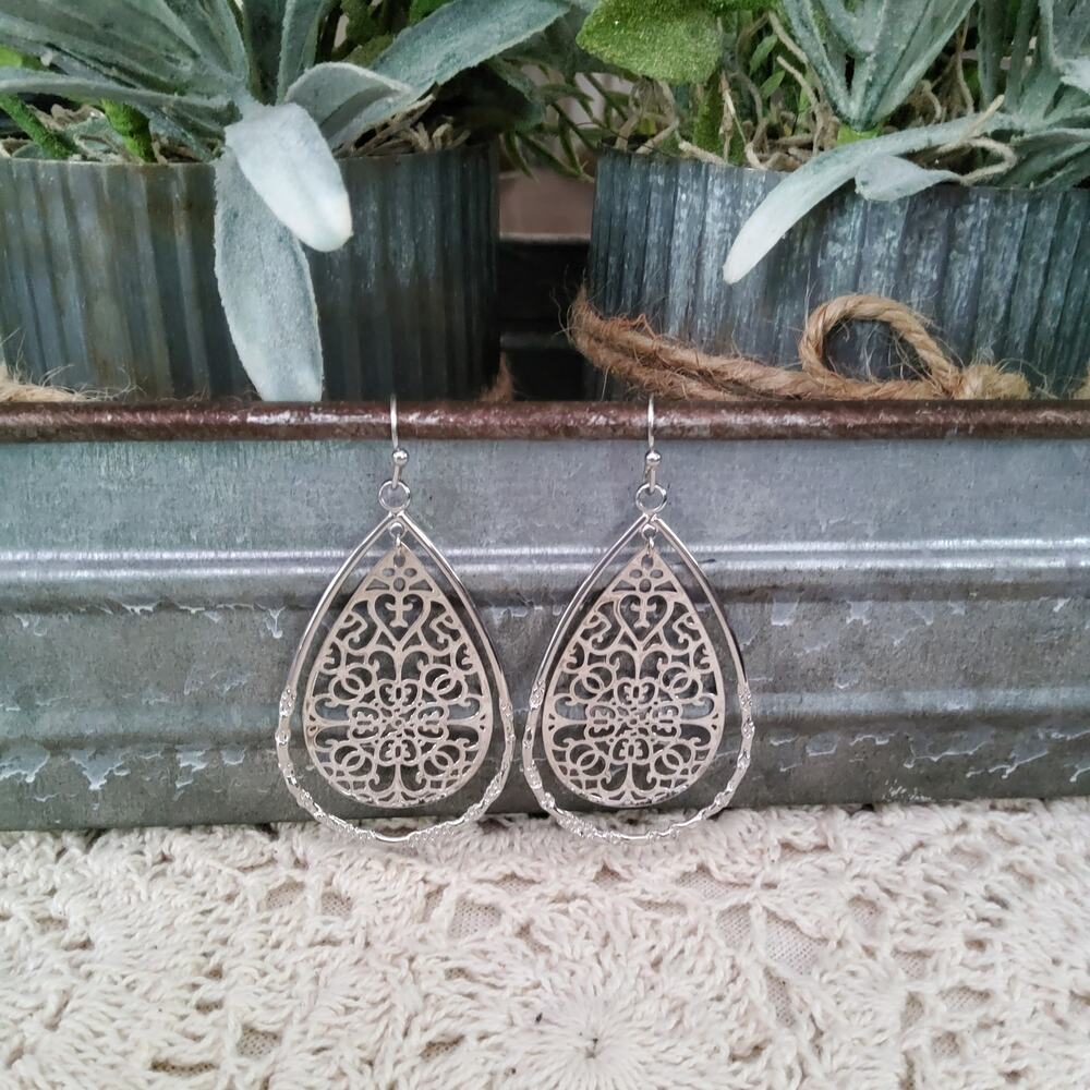 Women's Fashion Filigree Dangle Teardrop Layered Earrings in Silver Tone